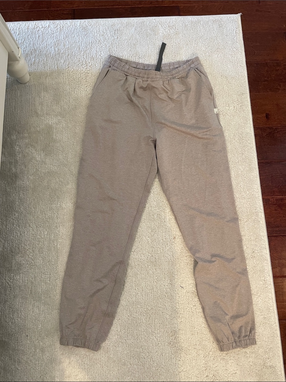 Vuori Women's Taupe Track Joggers NWOT (boyfriend style)